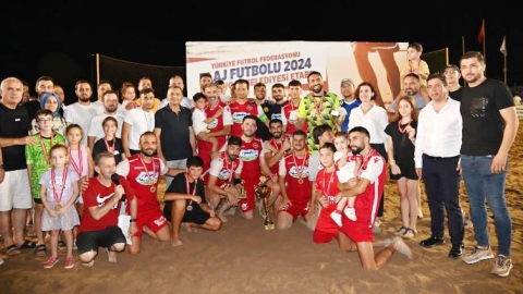 Manavgat Belediyesi Plaj Futbolu Turnuvası nefes kesti: Şampiyon Çimhan Math Public oldu