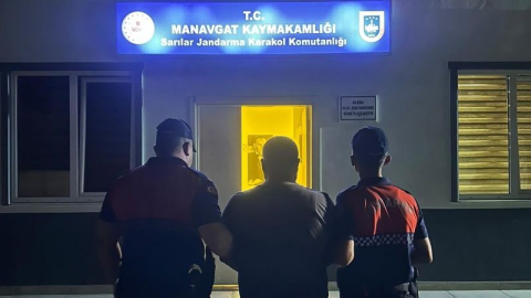 Dolandırıcılık suçundan aranan şahıs Manavgat’ta yakalandı