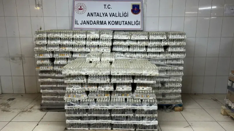 Manavgat'ta kaçak içki operasyonu: 1070 litre bandrolsüz içki ele geçirildi