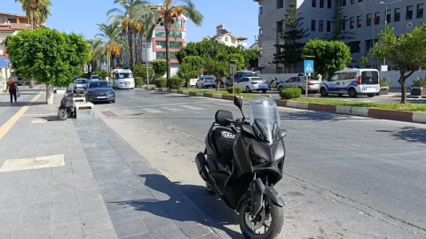 Elektrikli bisiklet ile motosiklet çarpıştı: 3 yaralı