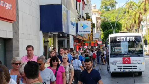 Manavgat pazarcı esnafından turiste tepki: "Olmaz olsun böyle turist"