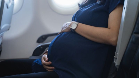 Hamileler için uçak yolculuğu güvenli mi? Uzmanlar yanıtlıyor