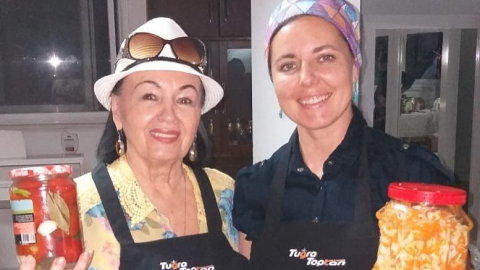 Manavgat'ın yerleşik yabancı kadınları kışlık turşu kurdular