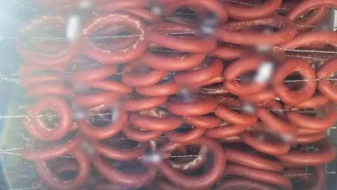 Antalya'da ele geçirilen 2400 kg sağlıksız sucuk imha edildi