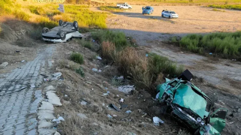 Araçların hurdaya döndüğü kazada 3 yaralı