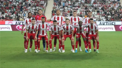 Antalyaspor, kendi evinde Fenerbahçe'ye 2-0 mağlup oldu