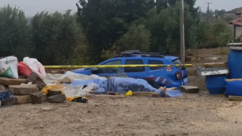 Önce eşini sonra da kendisini vurarak öldürdü