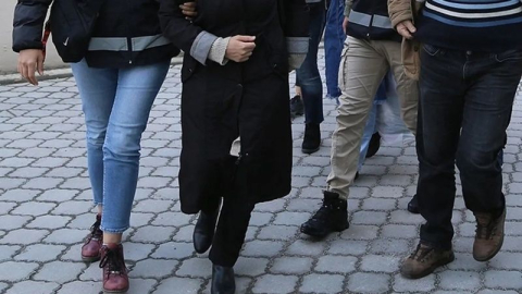 Yeni doğmuş bebeği klozete bırakıp kaçtılar