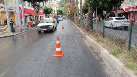 Antalya Caddesi'nde trafiğe palmiye engeli