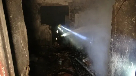 Manavgat Gebece Mahallesi'nde yağmur altında yangın