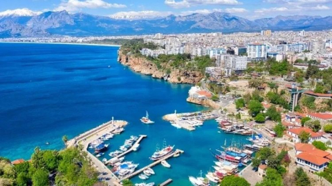 Gelişen Sekiz Ülke (D-8) 2025 yılı Turizm Şehri ödülü Antalya'nın