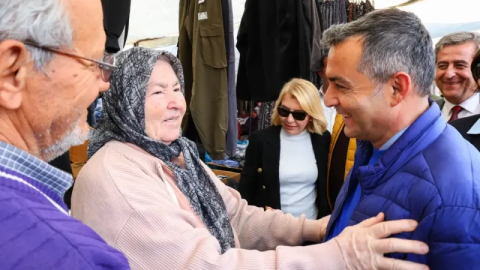 Manavgat Belediye Başkanı Kara, Cuma Pazarı'nda vatandaşlarla buluştu