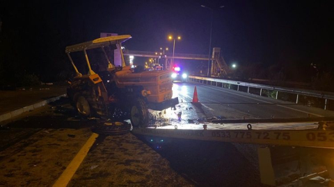 Tırın traktöre arkadan çarptığı kazada 1 ağır yaralı