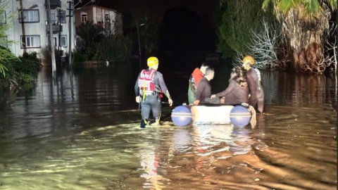 ASAT ve itfaiye ekiplerinden Manavgat'taki su baskınlarına müdahale