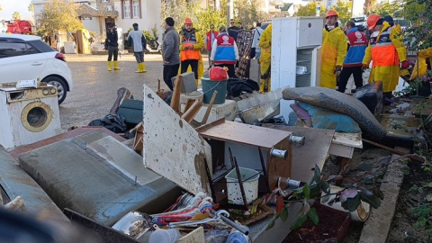 Manavgat'ta sel felaketinin yaraları sarılmaya başladı.