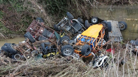 ATV safari istasyonunda araçlar sele teslim