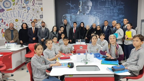 CHP Milletvekili Aykut Kaya maaşını okullara bağışlıyor