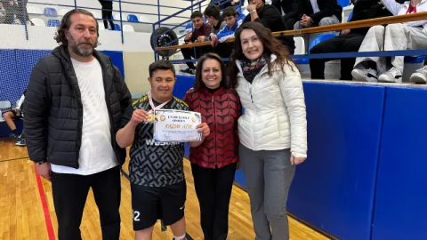 Down sendromlu Kazım Atik, futsal sahasında "biz biriz" dedi