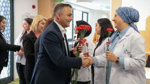 Başkan Kara’dan kadın çalışanlara anlamlı jest