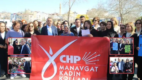 CHP Manavgat Kadın Kolları Kadınlar Günü'nü kutladı, karanfil dağıttı