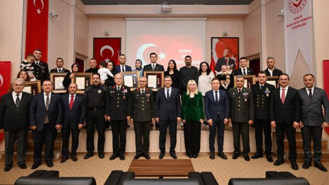 Şehit ailelerine ve gazilere Devlet Övünç Madalyası