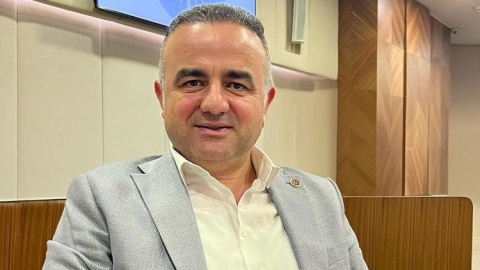 Mücahit Tatar ve Muhittin Böcek arasında gülümseten polemik