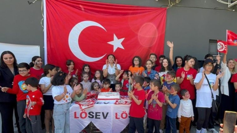 LÖSEV'li minik kahramanlar 23 Nisan coşkusunu birlikte yaşadı