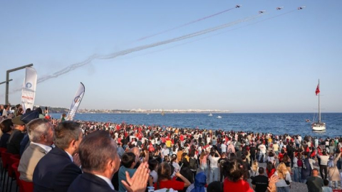 Türk Yıldızları’ndan Antalya semalarında nefes kesen gösteri