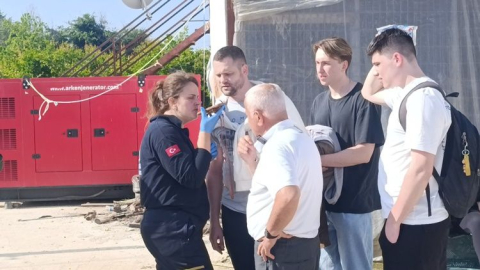 112’de görevli Paramedik Merve Karaman Rus turistlerle çeviri uygulaması ile anlaştı