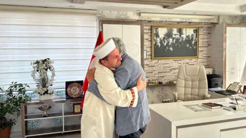 Müslüman olan komşuları hidayetine vesile oldu