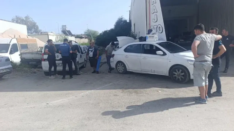 Kurtarıcının halatı koptu forklift otomobile çarptı