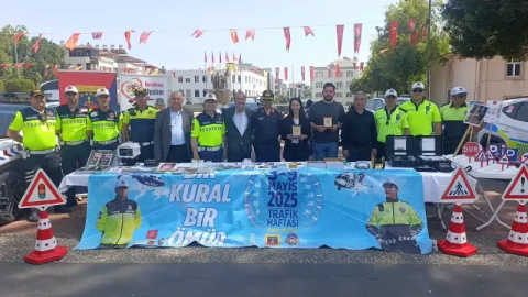 Trafik Haftası kapsamında örnek sürücülere plaket verildi