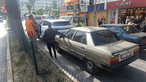 Yayaya yol veren sürücünün sıfır aracına arkadan çarptılar