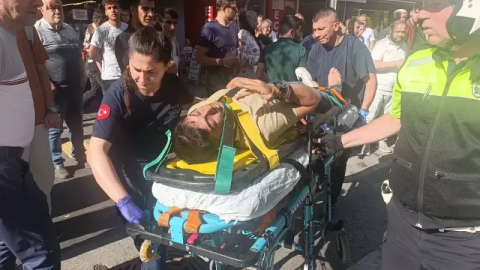 Yaya geçidinde yavaşlayan motosiklete arkasından gelen motosiklet çarptı: 3 yaralı
