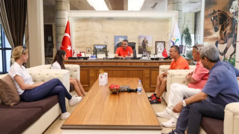 Manavgat’ın gururu Mavi Asya Yıldırım’dan Başkan Kara’ya ziyaret