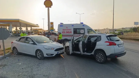 D-400 Karayolu Ilıca'da otomobiller hurdaya döndü