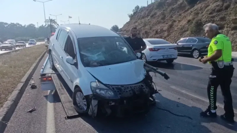Aynı istikametteki araca çarptıktan sonra karşı şeride geçip tur aracına çarptı