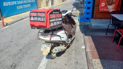 Demokrasi Bulvarı’nda kamyonet-motosiklete çarptı
