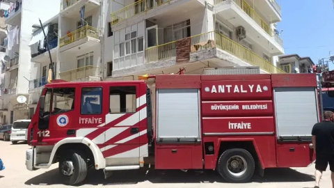 Evlerini yakmaya kalktı