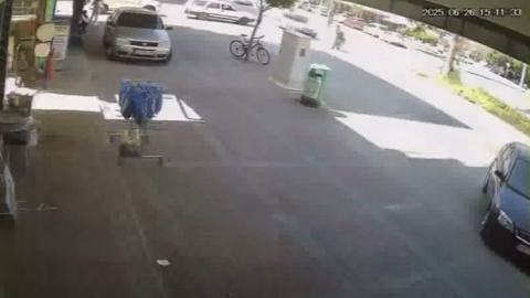 Dengesini kaybedip aracın önüne fırladı