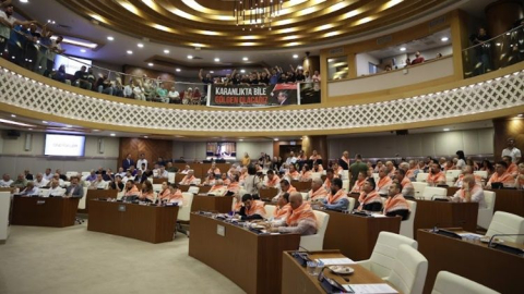 Antalya Büyükşehir Meclisi’nden Başkan Böcek’e destek mesajı