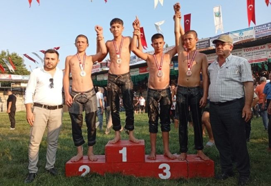 Manavgat Belediyesi Güreş Kulübü'nden çifte başarı