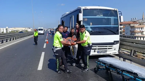 Yola savrulan kapı ve pencereler zincirleme kazaya sebep oldu