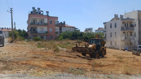 Kızılağaç Mahallesi’nde kuru ot ve çalılıklar temizlendi