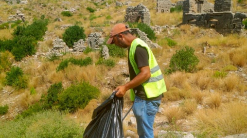 Manavgat Belediyesi’nden tarihi bölgelerde çevre temizliği