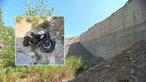 Motosikletiyle şarampole uçtu