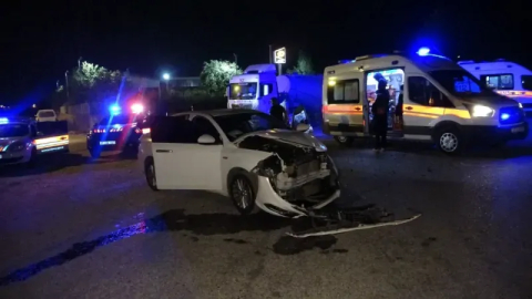 Ilıca Demokrasi Bulvarı'nda trafik kazası: 4 kişi yaralandı