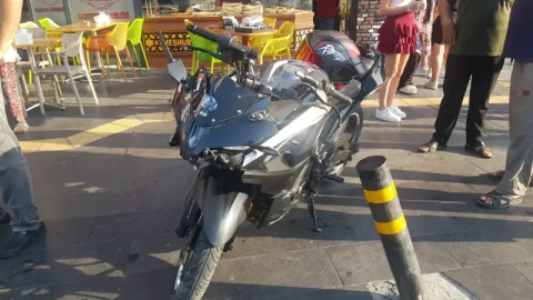 Kırmızı ışık ihlali yaptı otomobille çarpıştı: 1 yaralı