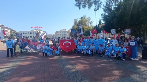 Manavgat Kamu-Sen üyelerinden halaylı protesto gösterisi