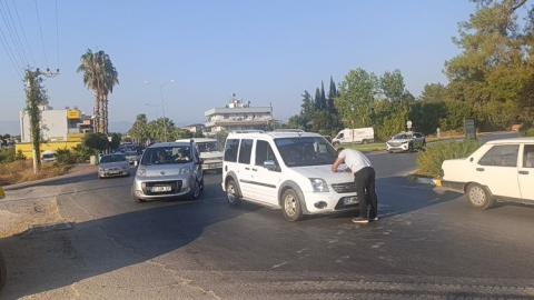 Titreyengöl-Acısu kavşağında kaza yapan araçlar trafiği aksattı